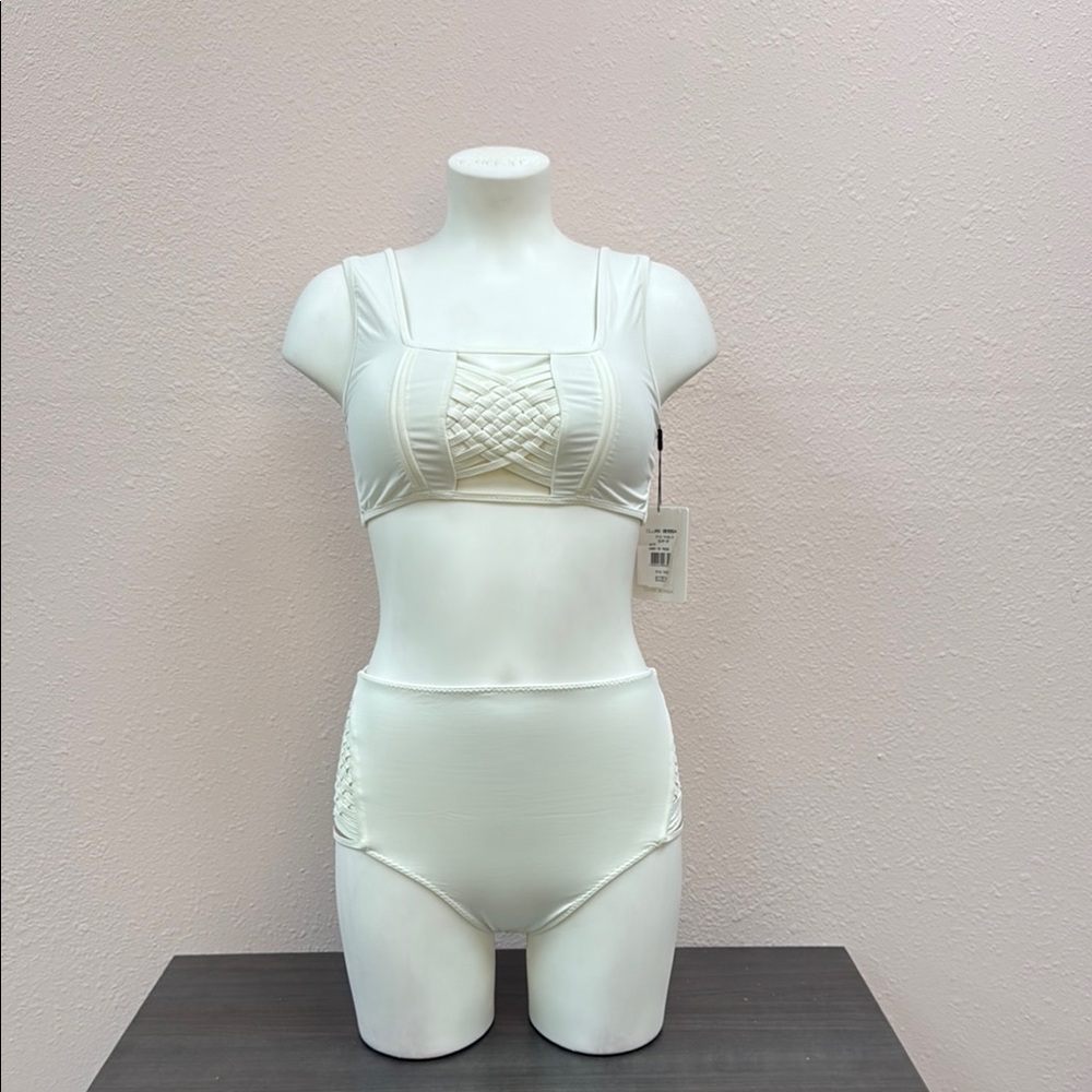 CLUBE BOSSA - Chic White Bikini Set